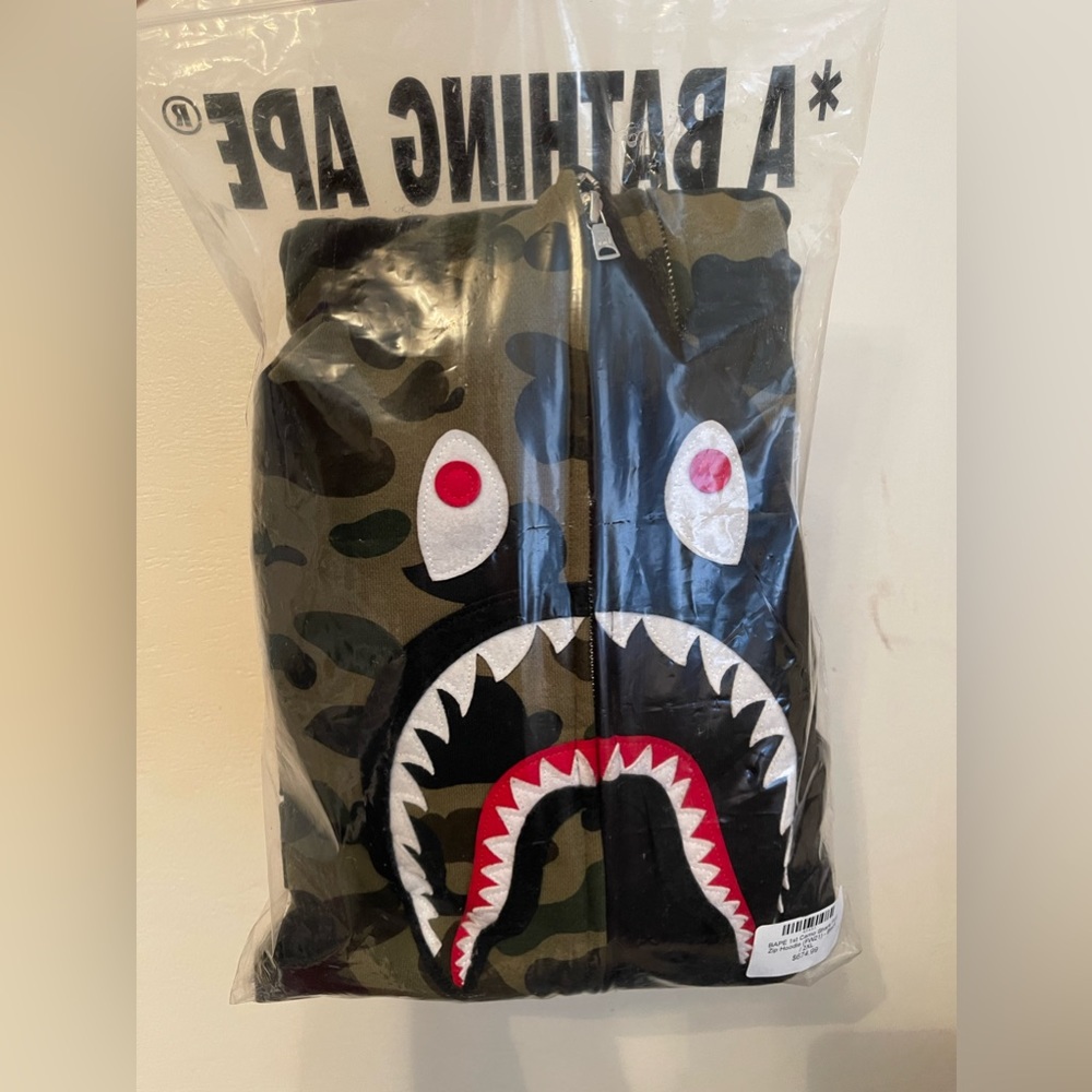 Hi I am selling a BAPE hoodie that no longer fits